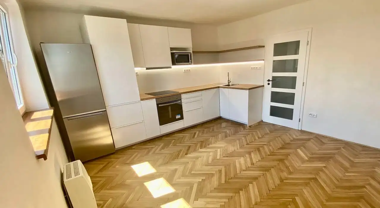 Pronájem útulného bytu 2+kk v Praze - Ďáblice