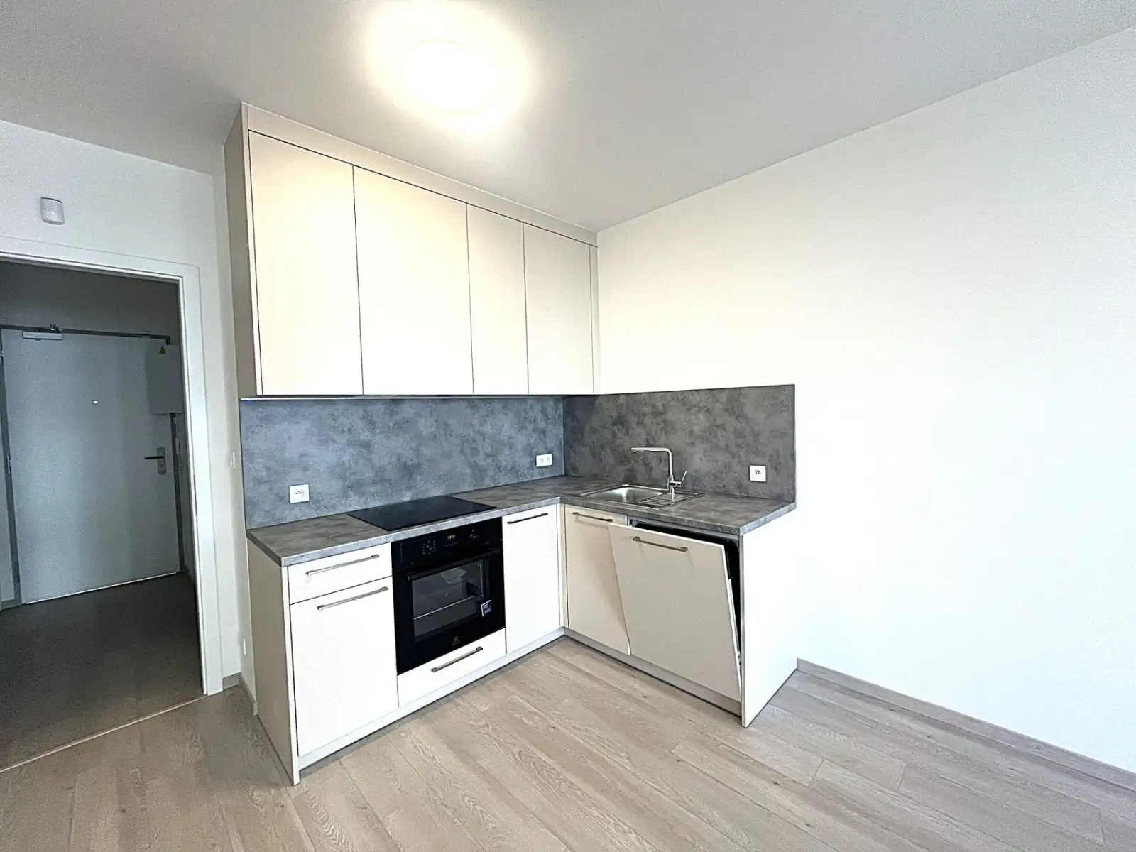 Pronájem bytu 1+kk 35 m², balkon 6 m², Praha - Vysočany