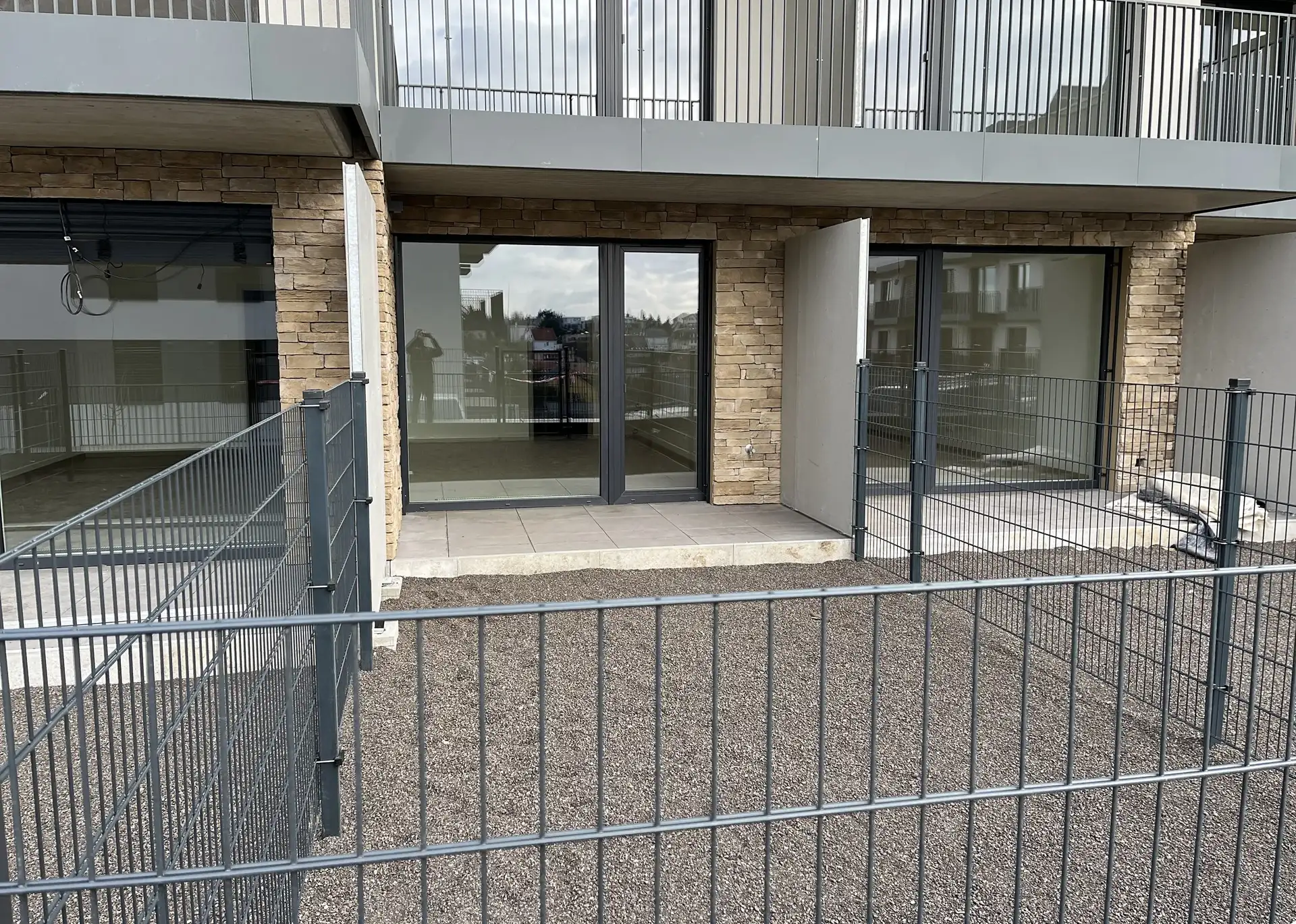 Pronájem bytu 1+kk 30 m² s terasou, předzahrádkou a sklepní kójí v novostavbě Výhledy Řeporyje