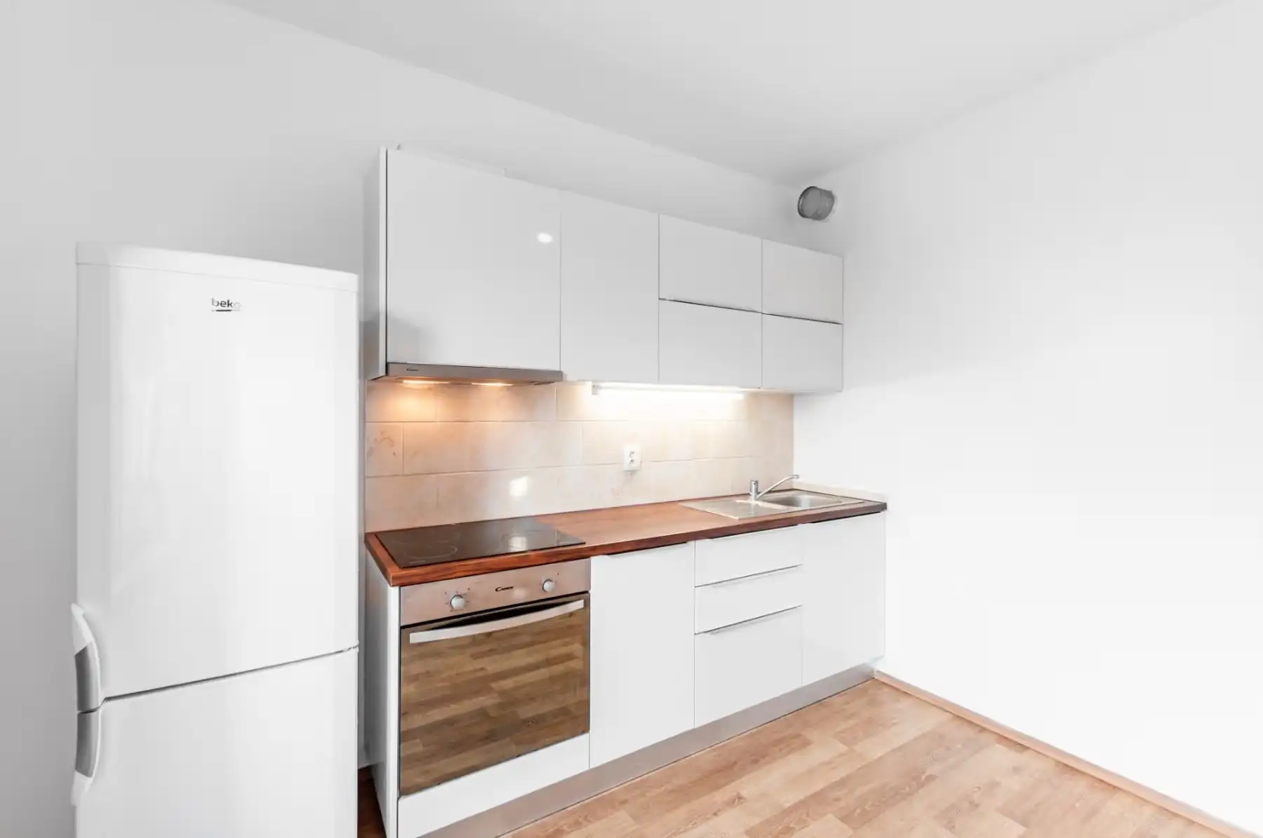 Pronájem bytu 1+kk 41 m², Na Maninách, Praha 7 – Holešovice