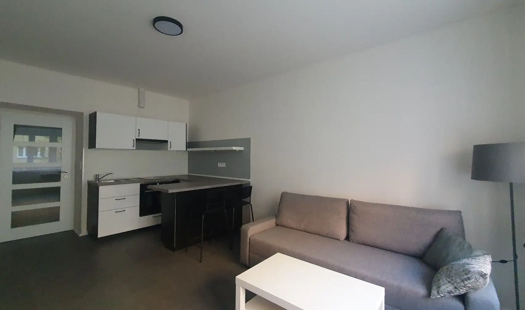 Pronájem bytu 2+kk 46 m² s komorou, Biskupcova, Praha - Žižkov
