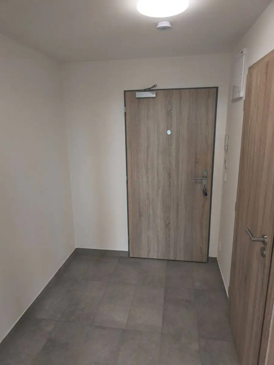 Pronájem bytu 1+kk s balkonem, 31 m², Praha 10 – Hostivař (od 1. 10. 2026)