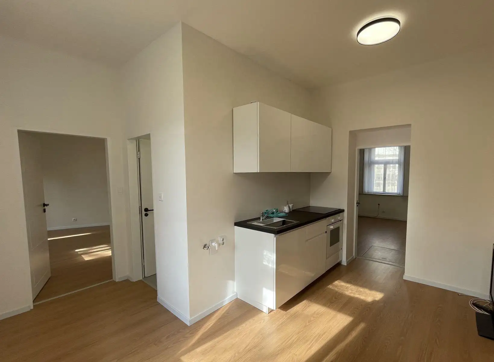 Pronájem bytu 3+1 68 m² s vlastním zahradním prostorem a sklepem, Praha 4 – Krč (Budějovická)