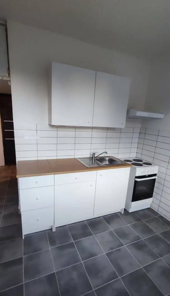 Pronájem bytu 2+1 po rekonstrukci, Praha 9 – Letňany