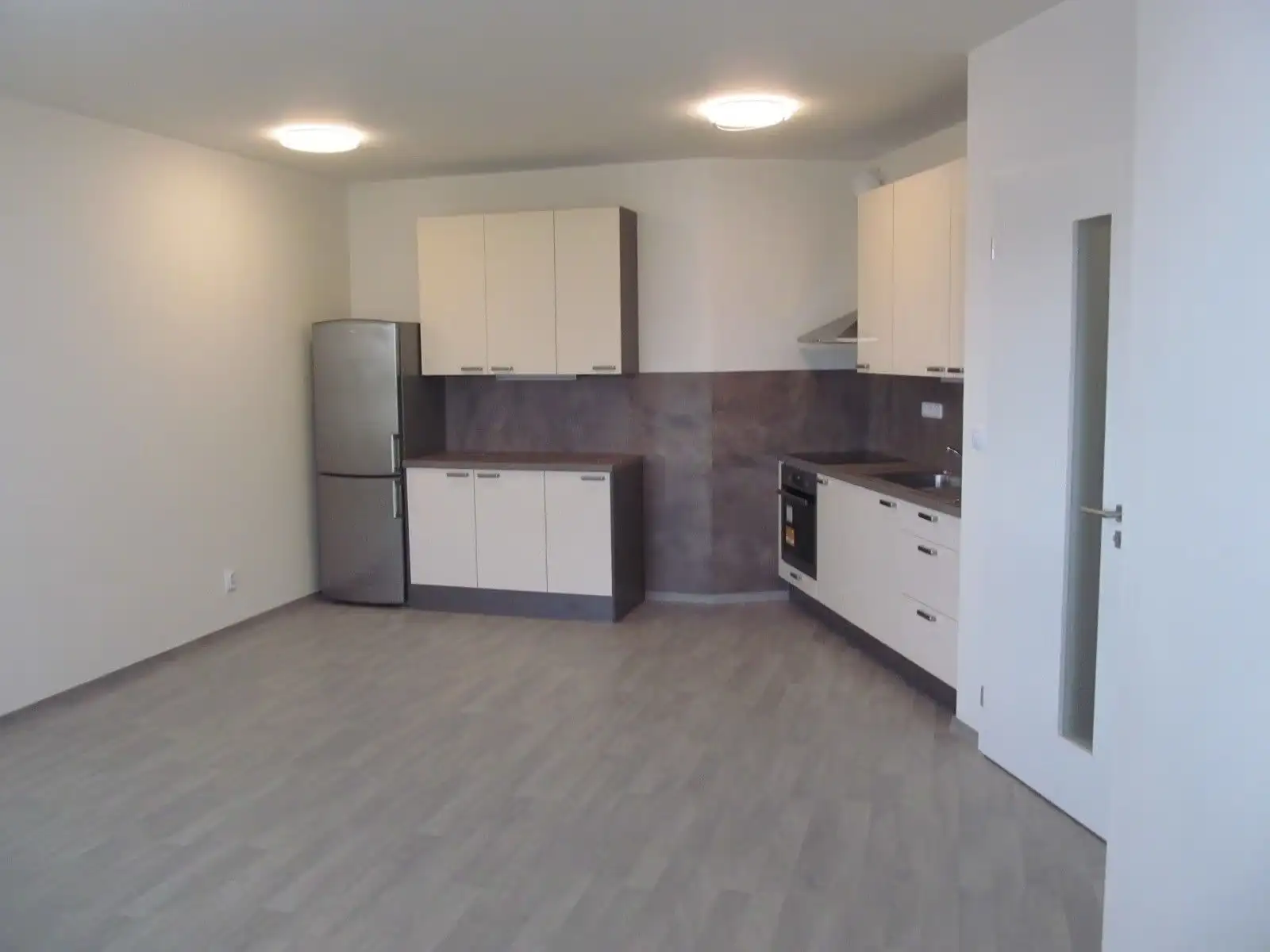 Pronájem bytu 3+kk 77 m² s terasou a zahradou, Praha – Žižkov