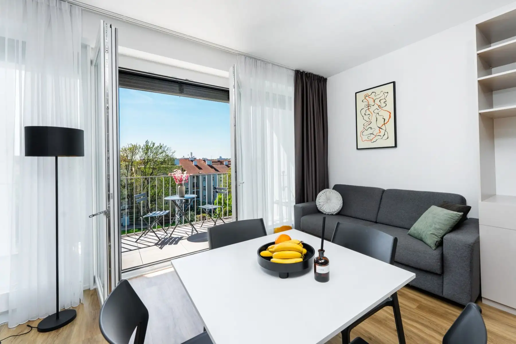 Pronájem bytu 3+kk 75 m², Odkolkova, Praha - Vysočany, kompletně vybavený, lodžie, garáž, výtah