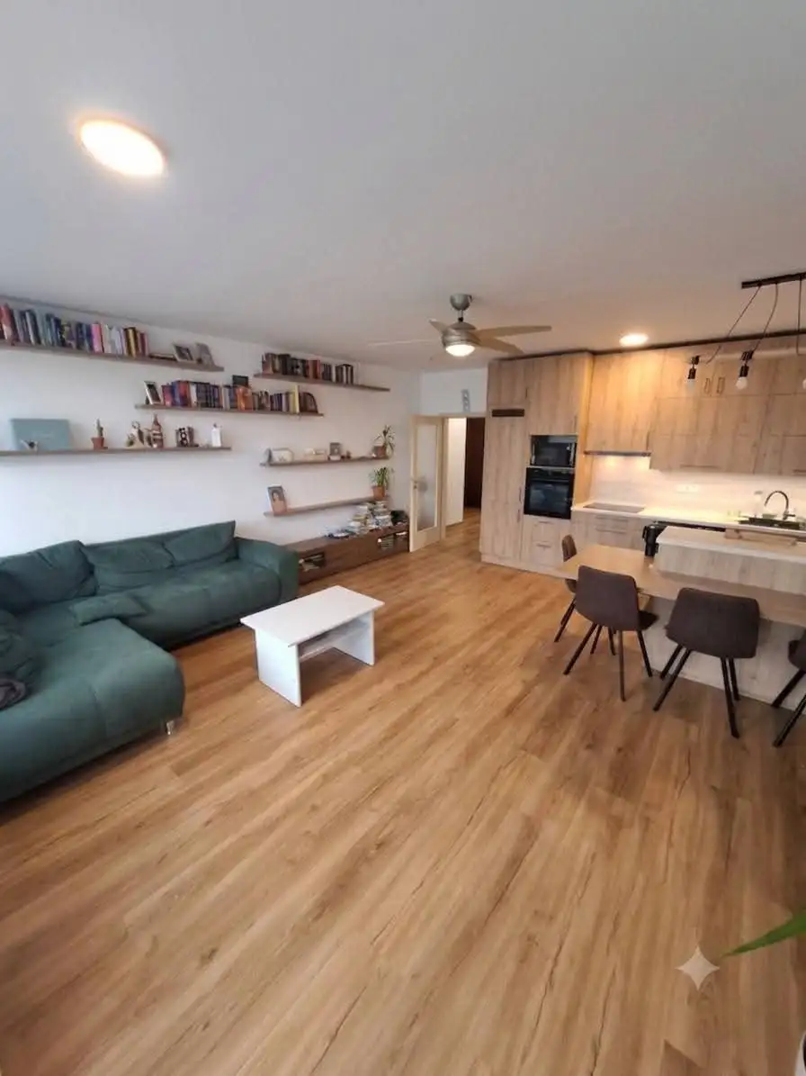 Pronájem světlého bytu 3+kk 86 m² v Jinonicích, Vacínovská