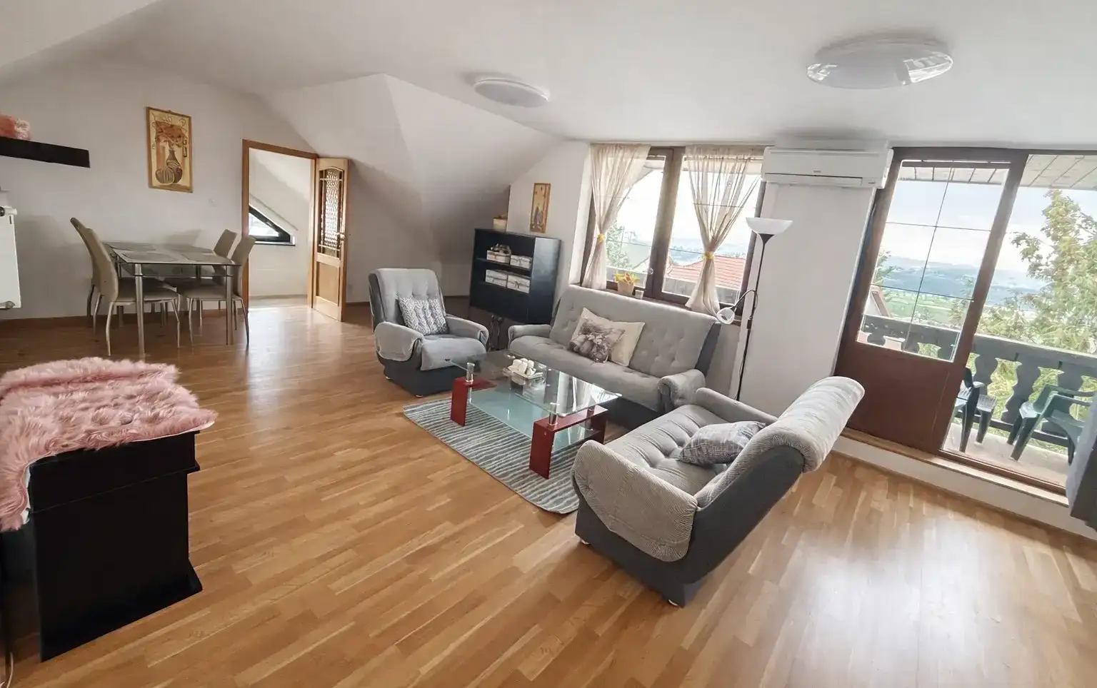 Pronájem podkrovního bytu 3+1 115 m2 v Praze - Radotín