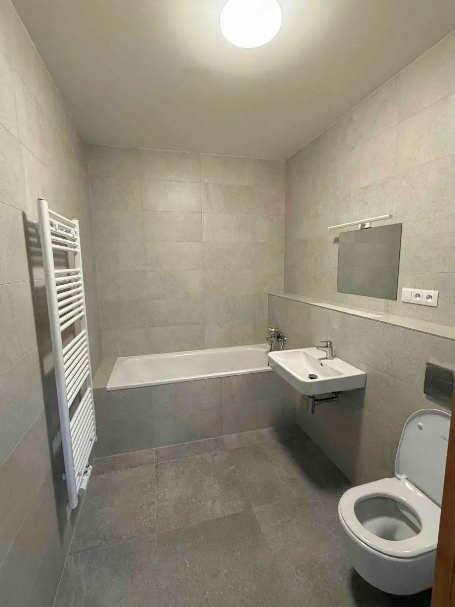 Pronájem bytu 1+kk 37 m² Praha 5 – Hlubočepy (22 000 Kč vč. služeb)
