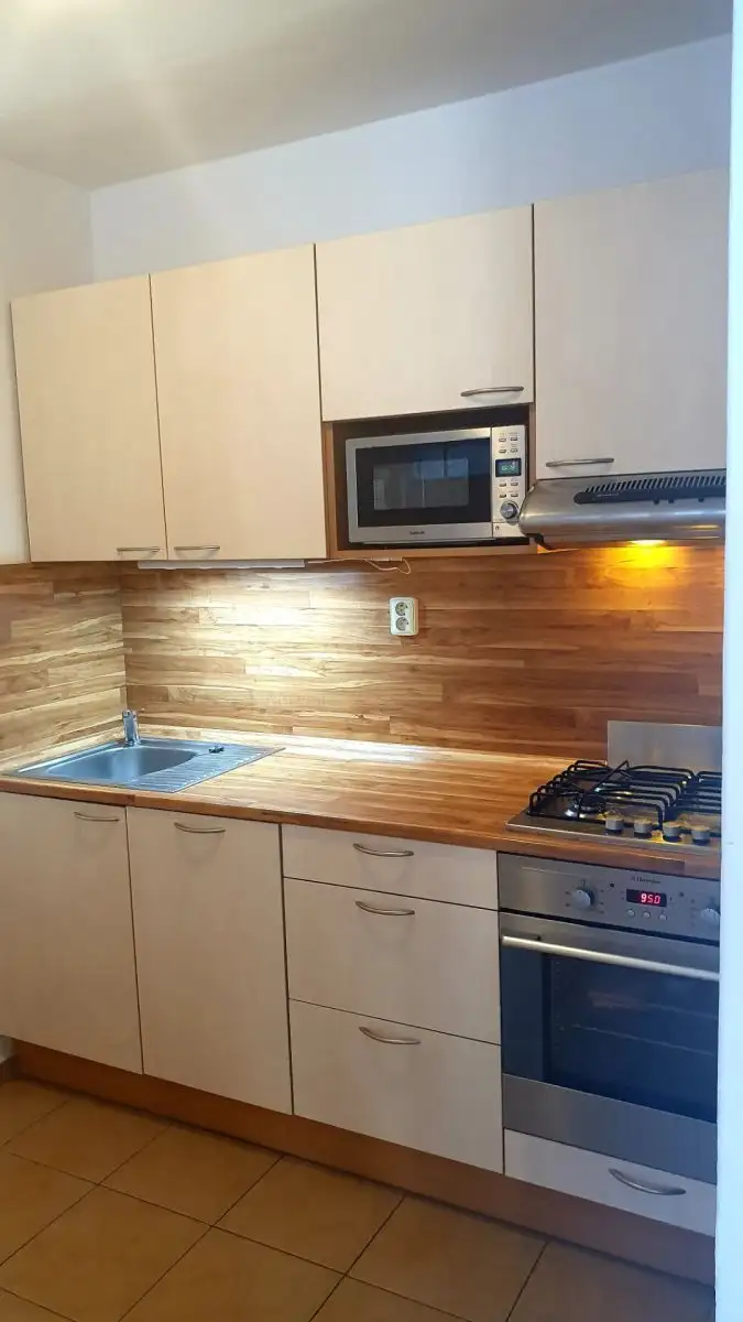 Pronájem bytu 2+kk 45 m², lodžie 12 m², sklep (sklad) 20 m², Praha - Žižkov