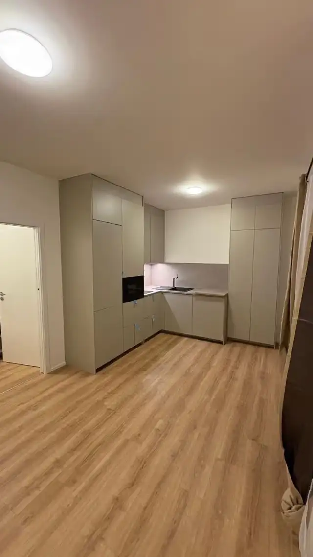 Pronájem bytu 1+kk 20 m² s předzahrádkou 15 m², Praha – Liboc (Divoká Šárka)