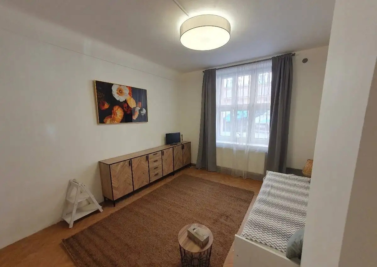 Pronájem bytu 1+kk 36 m² Praha 7 – Holešovice