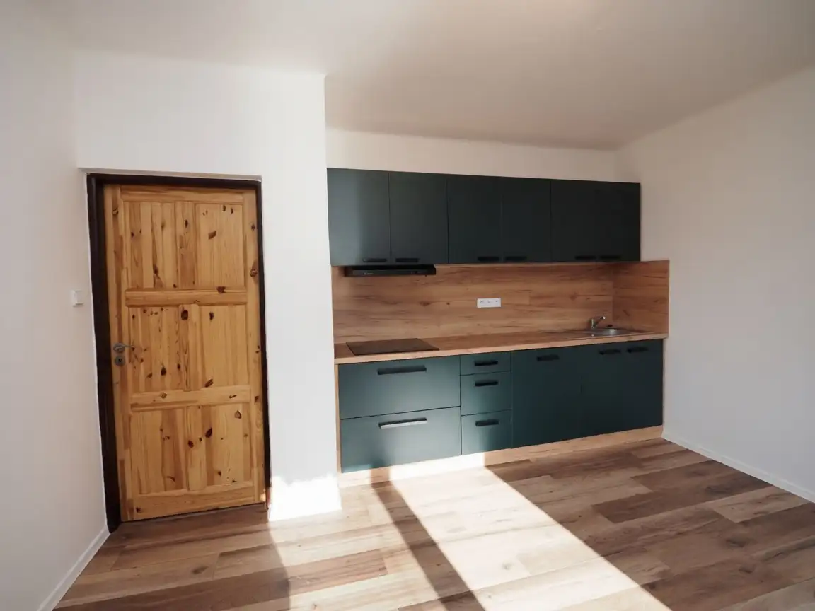 Pronájem bytu 2+1 65 m², Kunratice (Beskydská) – částečně vybaveno