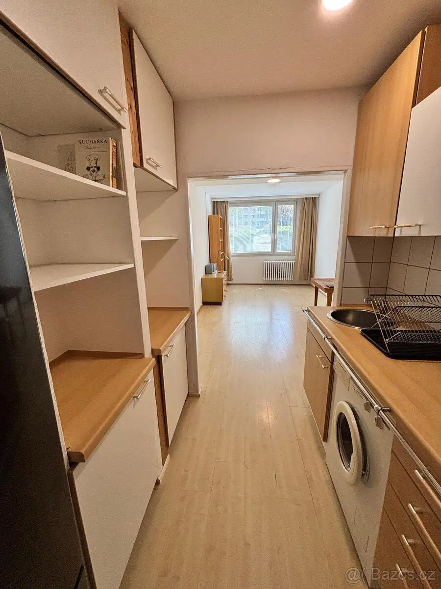 Příjemný a světlý byt 2+kk se sklepní kójí, Praha 4 – Chodov (Chalupkova)