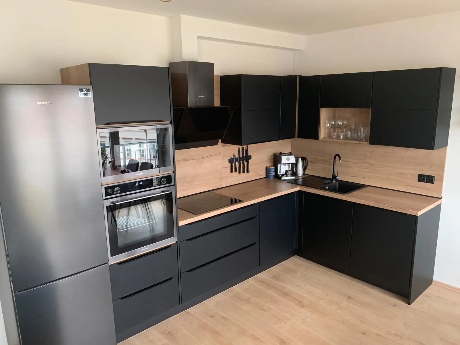 Pronájem bytu 2+kk 60 m² s terasou 32 m², Praha – Libeň (6. patro)