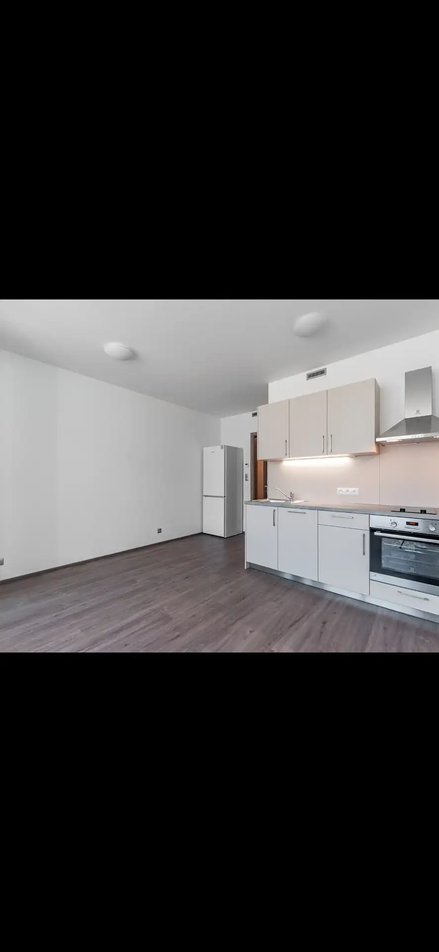 Pronájem bytu 1+kk, 28 m², Praha - Vysočany, Bassova