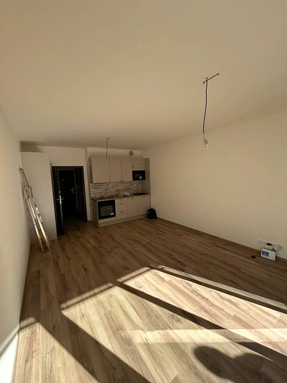 Pronájem bytu 1+kk 35 m² s balkonem, Praha 9 – Vysočany (Harfa Living)