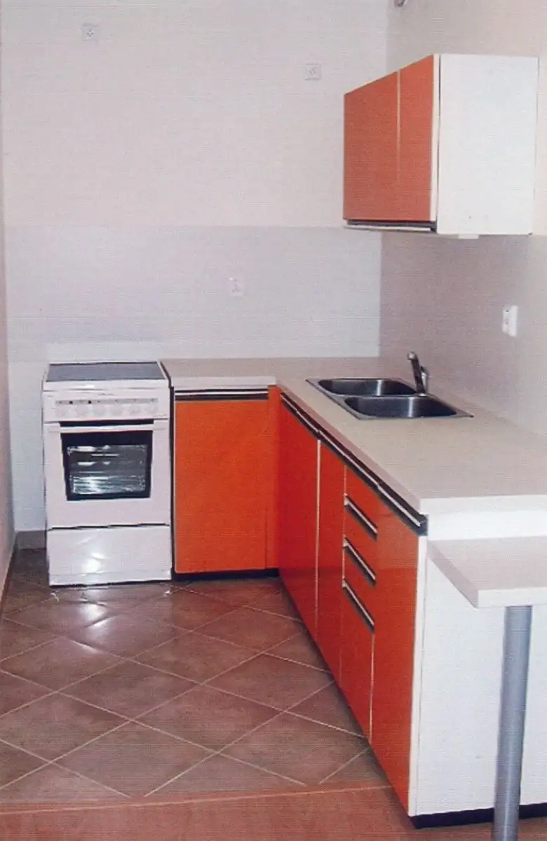 Slunný byt 2+kk s garážovým stáním u metra