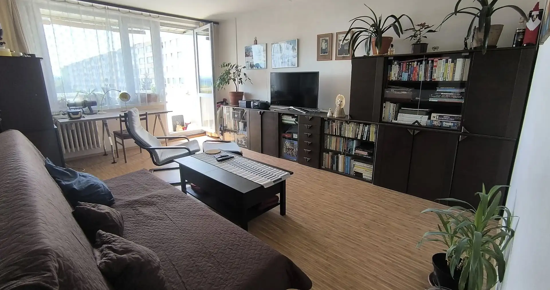 Pronájem bytu 3+1 71 m² s lodžií 6 m², Praha 10 - Petrovice, ul. Rezlerova