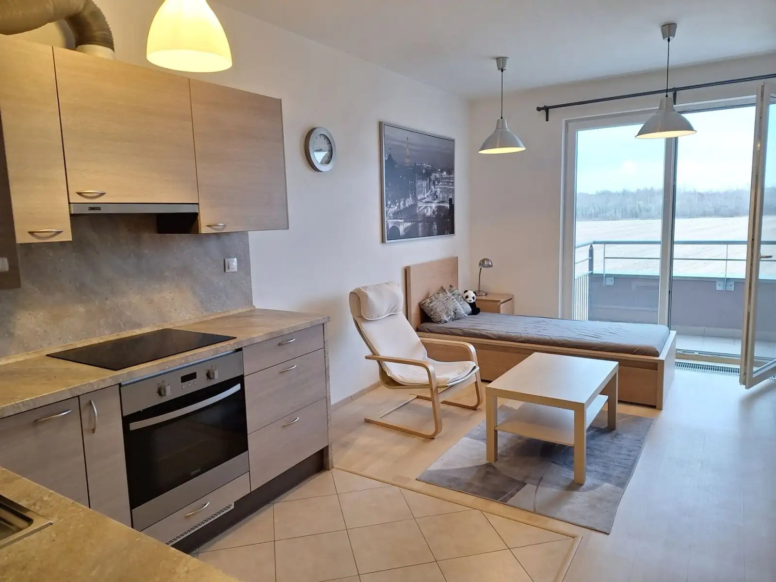 Pronájem bytu 1+kk 33 m² s balkonem v Praze Letňanech (ihned)