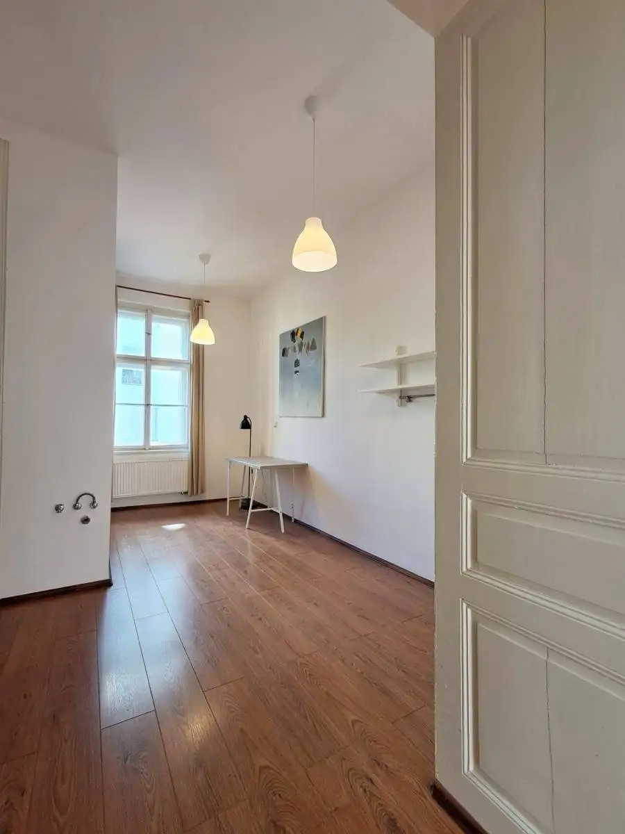 Pronájem bytu 4+1 (114 m²) s 2 vstupy a 2 koupelnami, Praha 2 Vinohrady, Belgická
