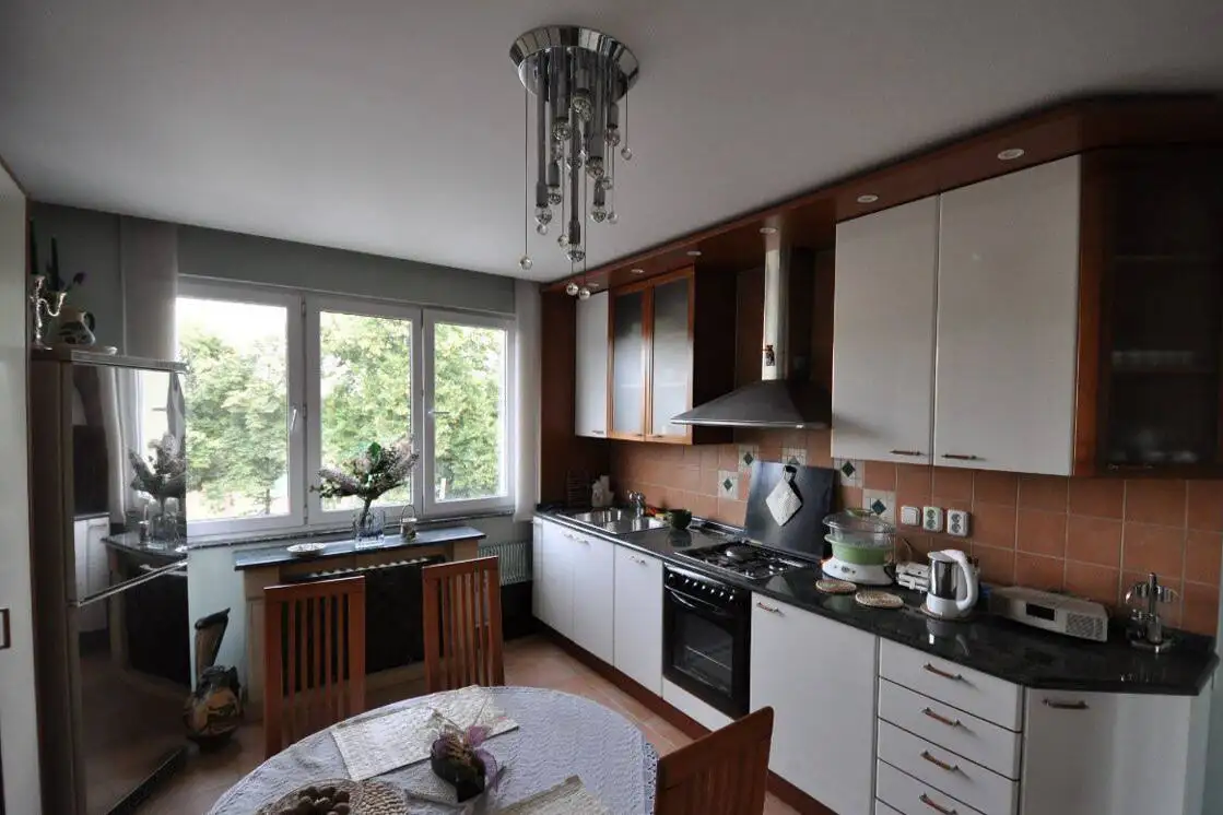 Pronájem bytu 1+1 56 m² Praha 6 – Petřiny, kompletně zařízený, 2. patro