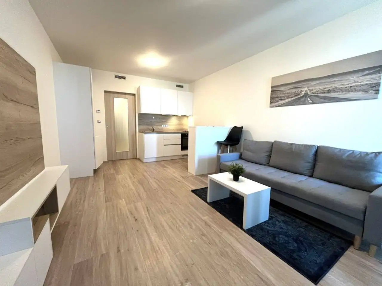 Pronájem bytu 1+kk 33 m², balkon, sklep, Harfa Design Residence, Praha 9 – Libeň